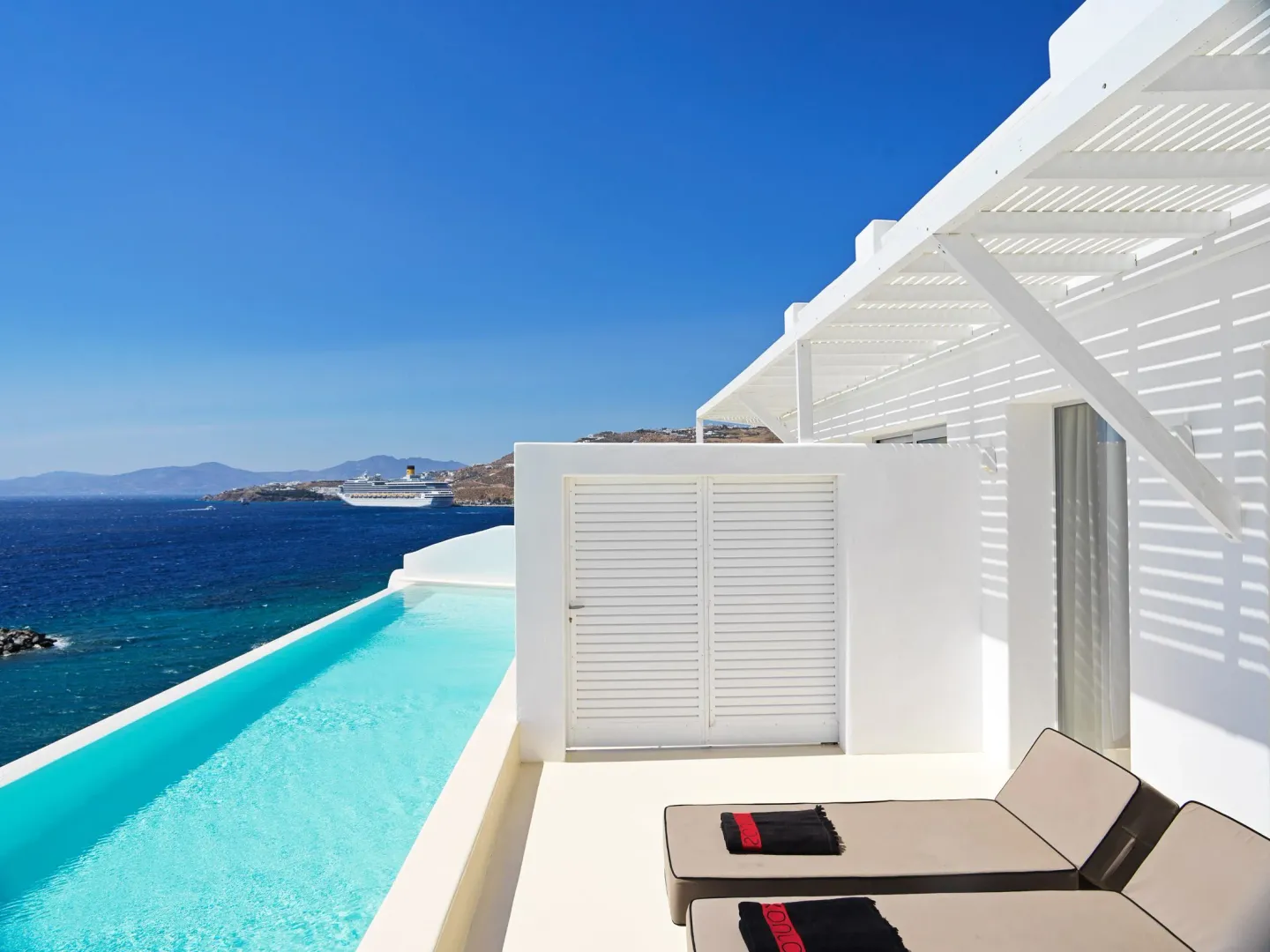 Sanctuary sea view suite with shared pool at Kouros Hotel & Suites