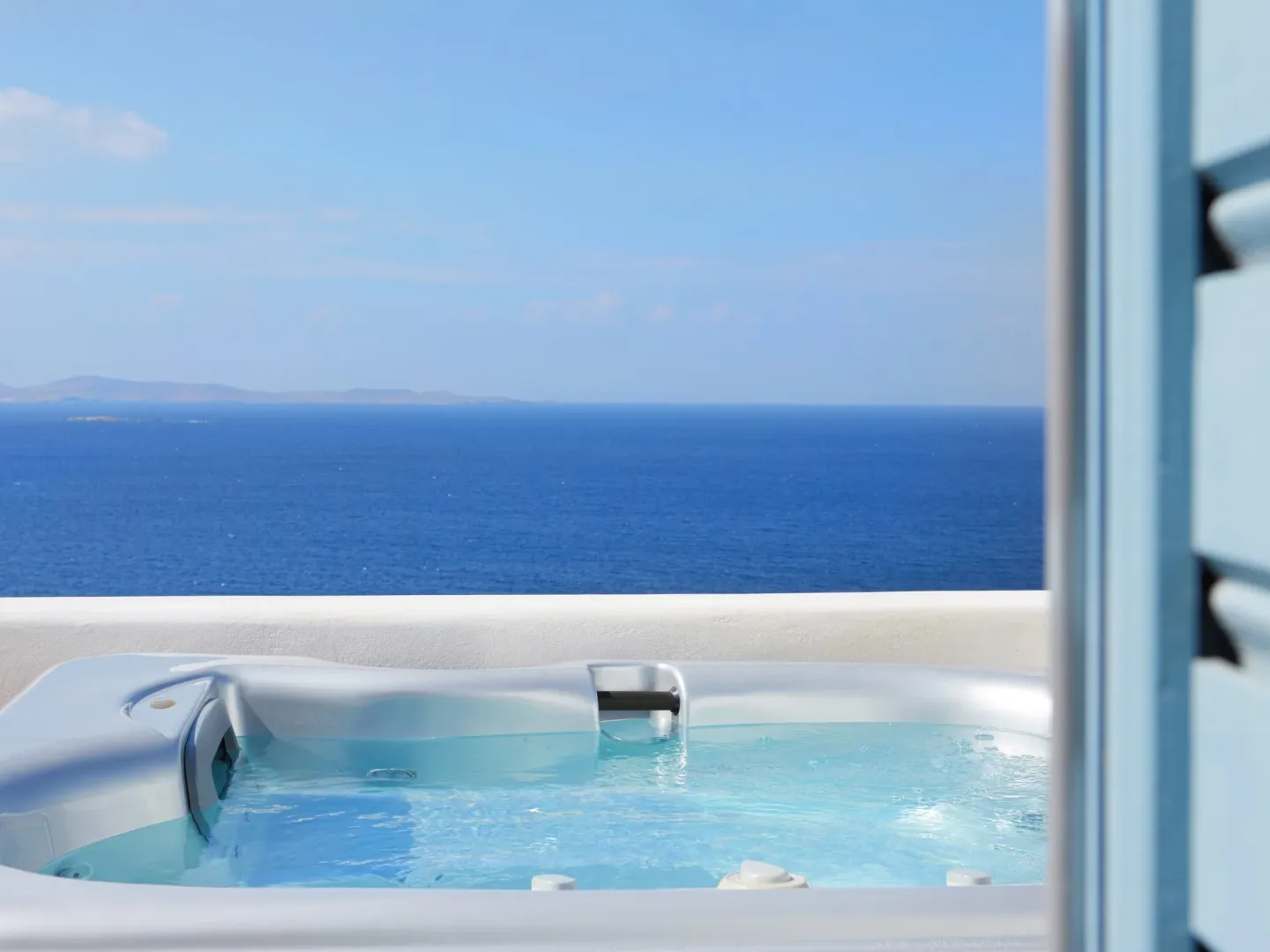Superior sea view suite with outdoor jacuzzi at Kouros Hotel & Suites