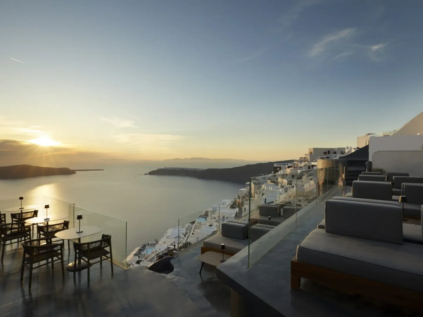 Kivotos Santorini, MAVRO restaurant